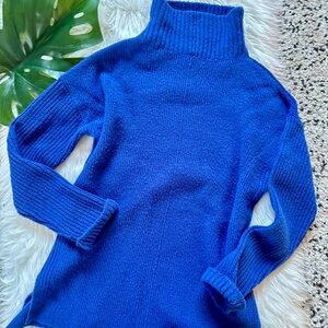 ⭐️ Olive + Oak Blue Sweater